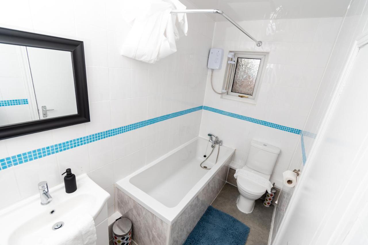 Greenbourne - 4 Bedrooms Sleeps 8 Free Parking ゲーツヘッド エクステリア 写真